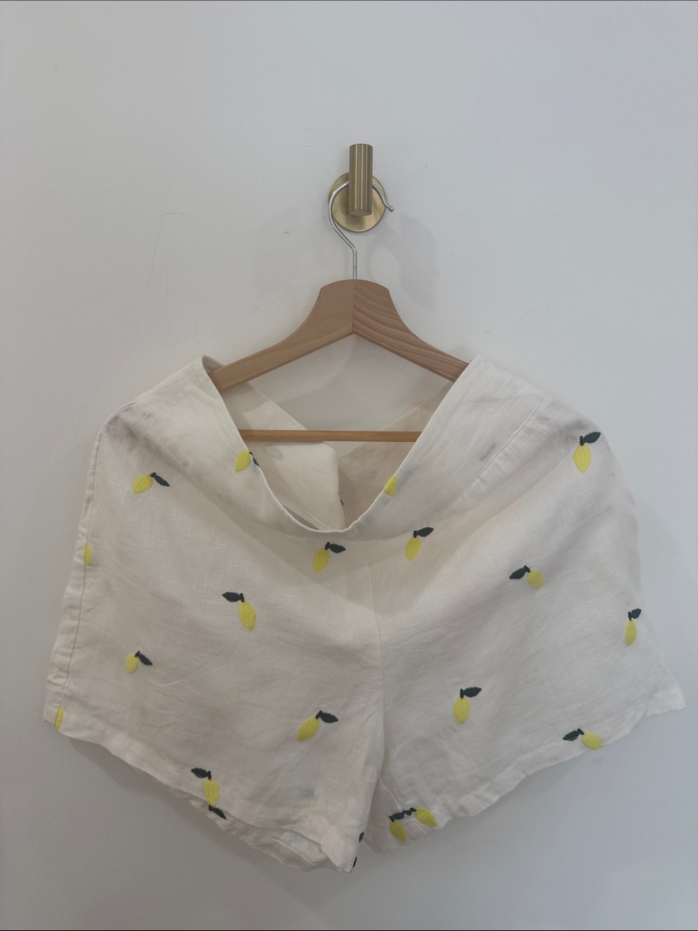 Boden Linen Shorts with Embroidered Yellow Lemons
